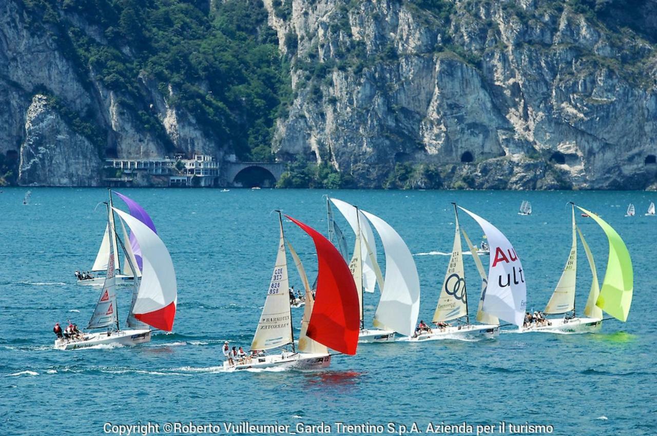 Club Nautico - Phoenix Studio Lake View Riva del Garda Buitenkant foto